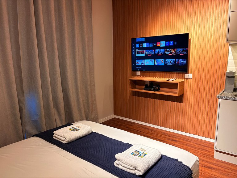 Aconchegante | Cama Queen e Smart TV 50”- HL53