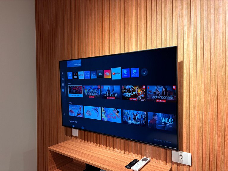 Aconchegante | Cama Queen e Smart TV 50”- HL53