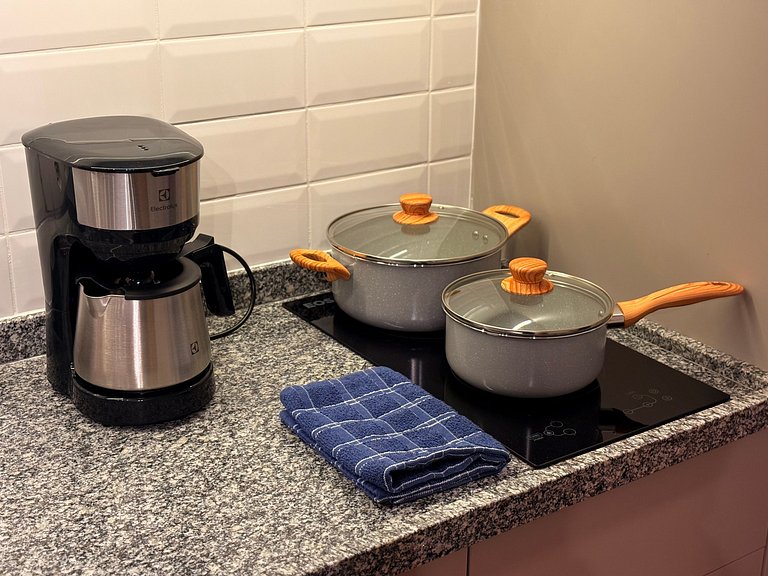 Aconchegante | Cama Queen e Smart TV 50”- HL53