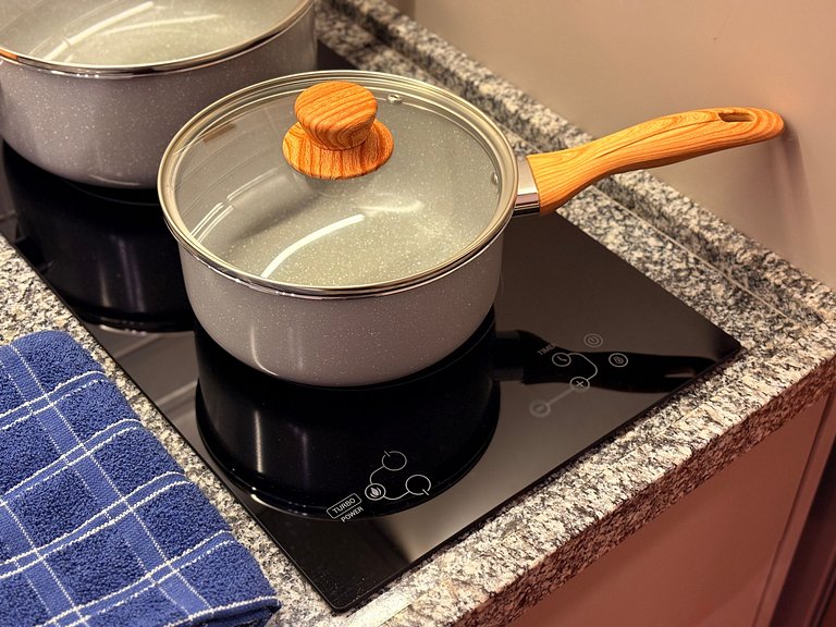 Aconchegante | Cama Queen e Smart TV 50”- HL53