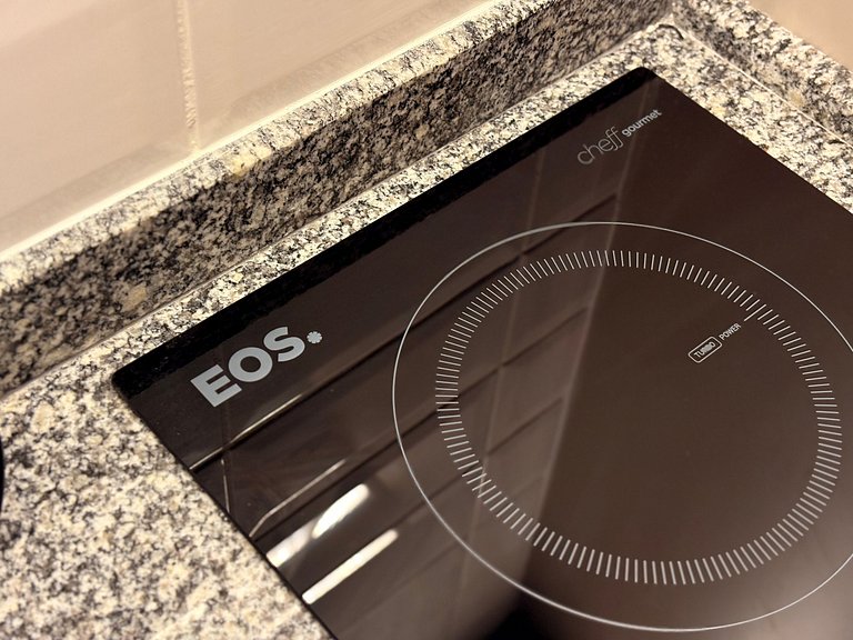 Aconchegante | Cama Queen e Smart TV 50”- HL53