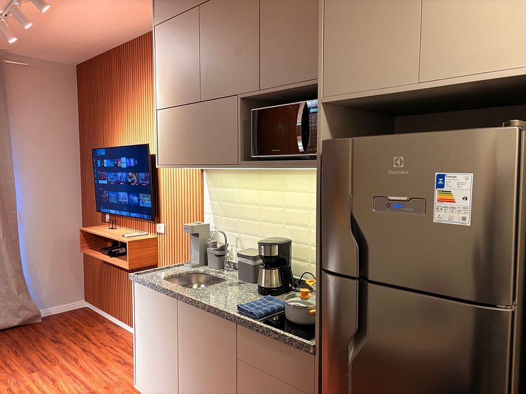 Aconchegante | Cama Queen e Smart TV 50”- HL53