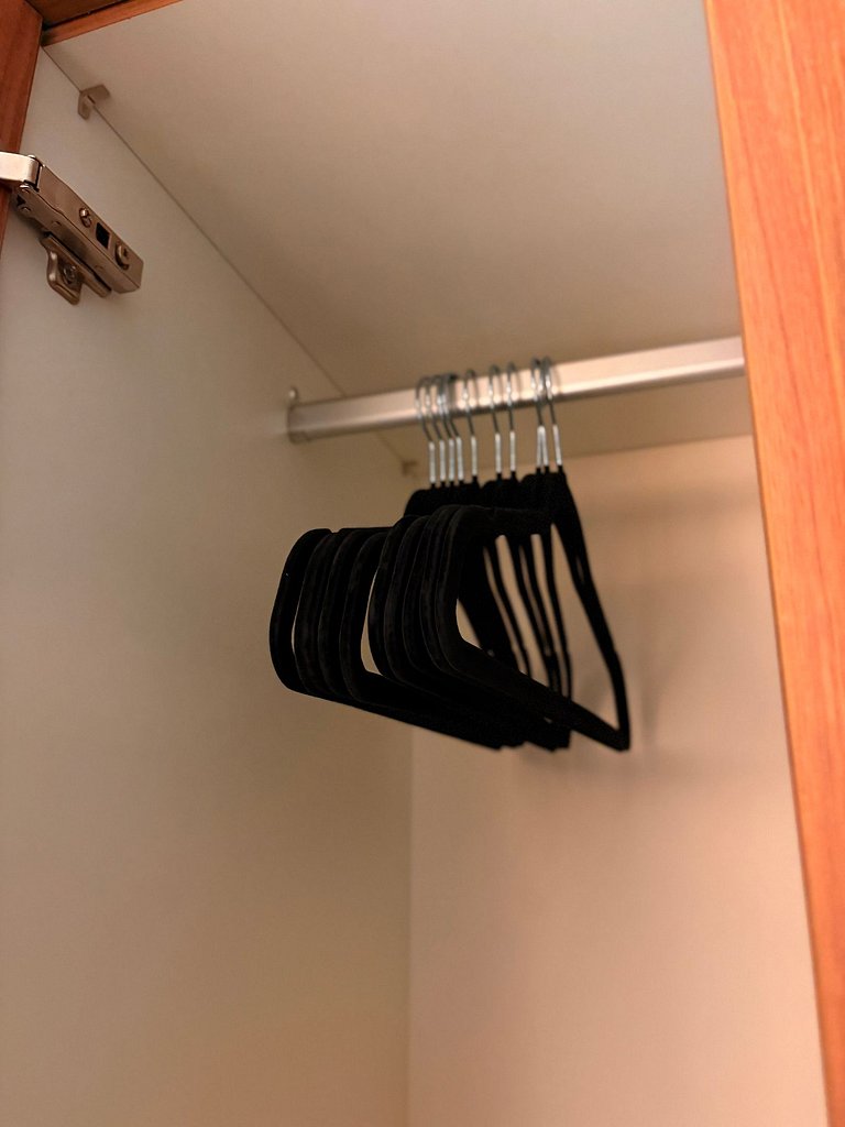 Aconchegante | Cama Queen e Smart TV 50”- HL53