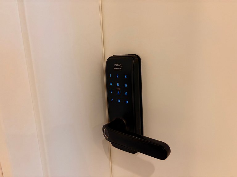 Aconchegante | Cama Queen e Smart TV 50”- HL53