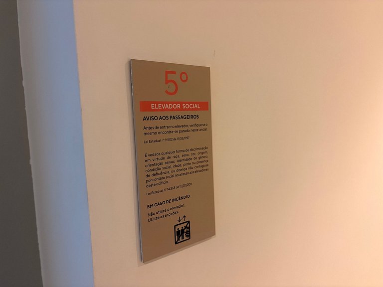 Aconchegante | Cama Queen e Smart TV 50”- HL53