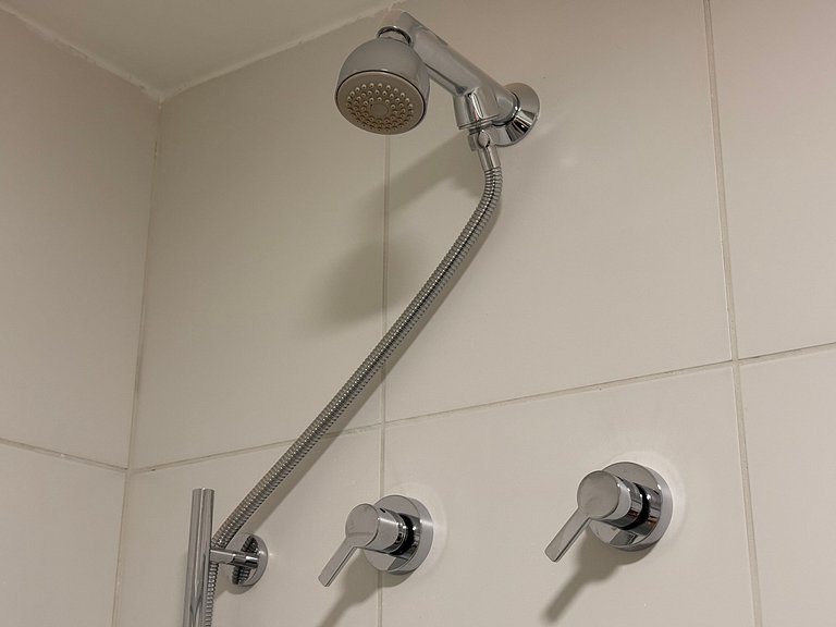 Aconchegante | Cama Queen e Smart TV 50”- HL53