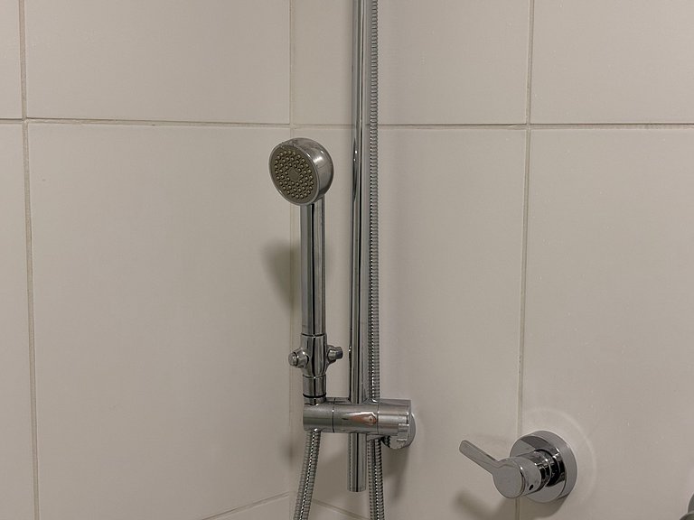 Aconchegante | Cama Queen e Smart TV 50”- HL53