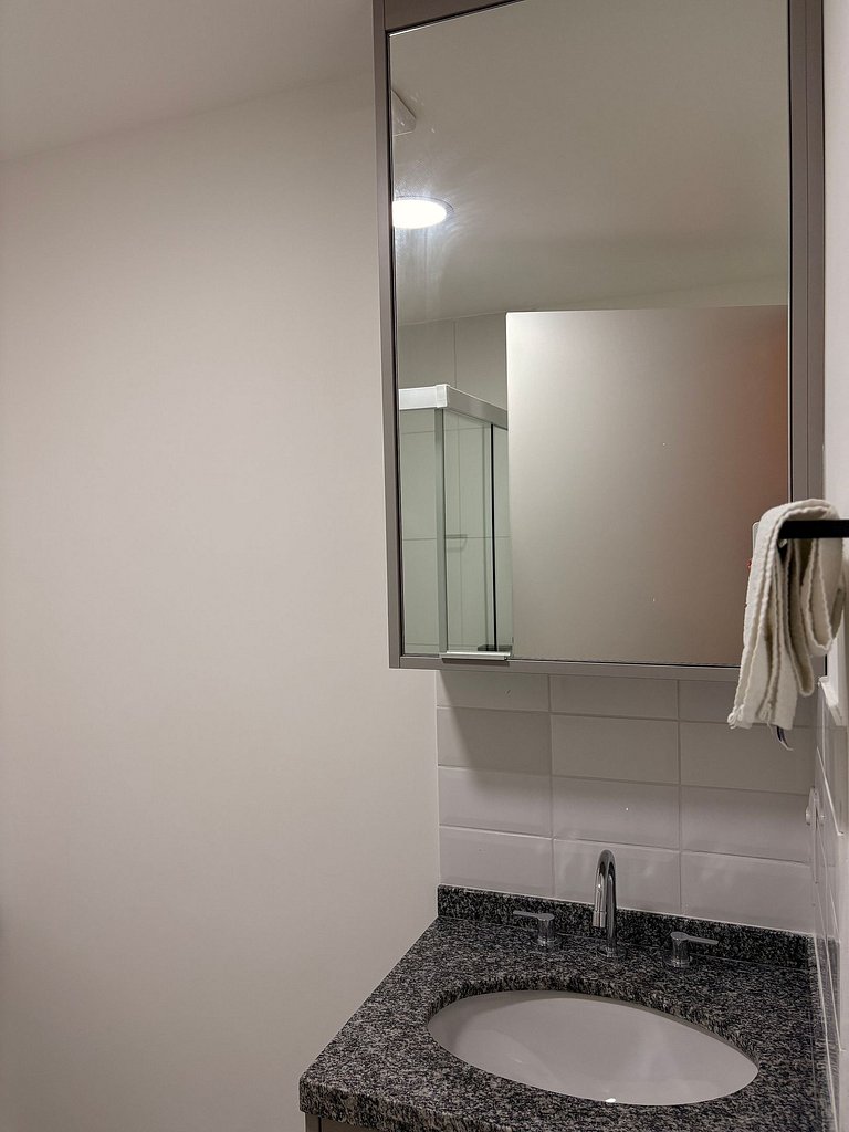 Aconchegante | Cama Queen e Smart TV 50”- HL53