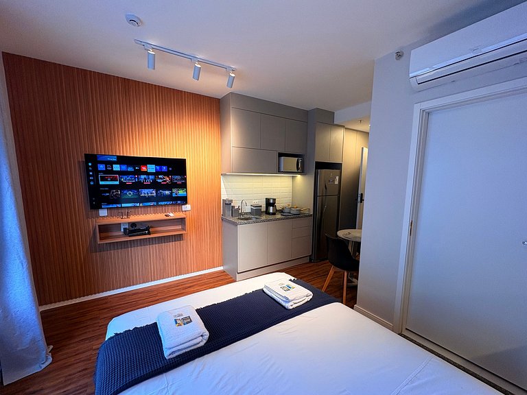 Aconchegante | Cama Queen e Smart TV 50”- HL53